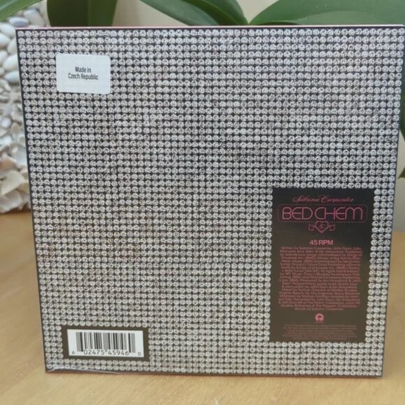 Sabrina Carpenter BED CHEM 7" Single Vinyl Brand New - Picture 3 of 6